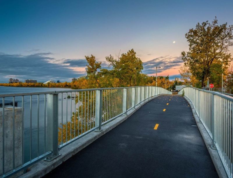 Bicycle path on the Estacade