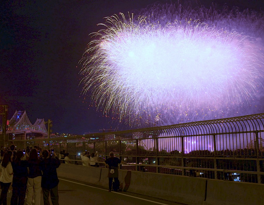 La magie des feux d’artifice est de retour sur le pont Jacques-Cartier !
