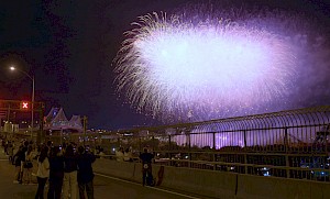 La magie des feux d’artifice est de retour sur le pont Jacques-Cartier !