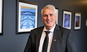 Guy Mailhot, ingénieur en chef à PJCCI, remporte le Grand prix d’excellence en génie 2026 de l’OIQ